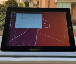 [Recensione] Microtech e-Tab Pro: il tablet 2 in 1 con Ubuntu 19.10